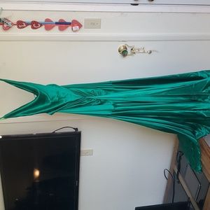 EMERALD GREEN JOVANI ITALIAN SILK FORMAL GOWN SIZE 10